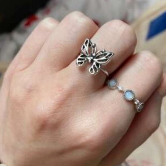 Butterfly Ring Silver Colored Adjustable Sizing OSFA - Picture 4 of 5